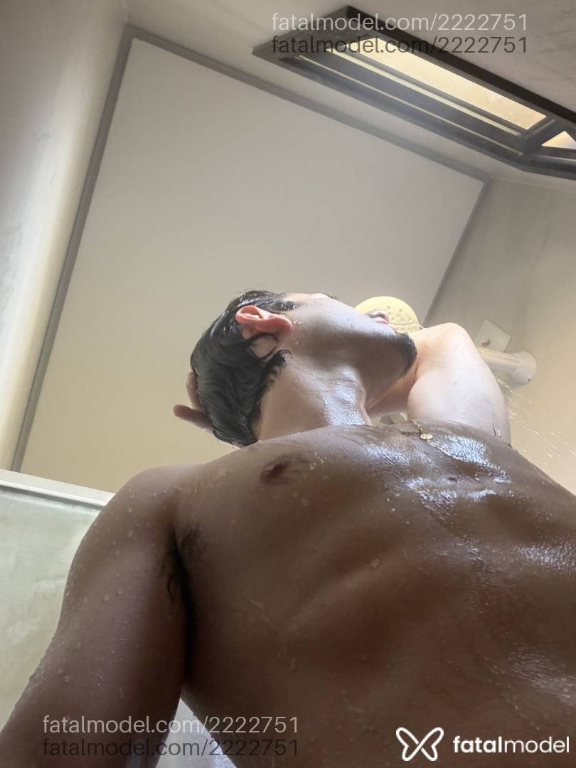 Acompanhante homem com cabelo castanho de olhos castanhos - Lucas Maia
