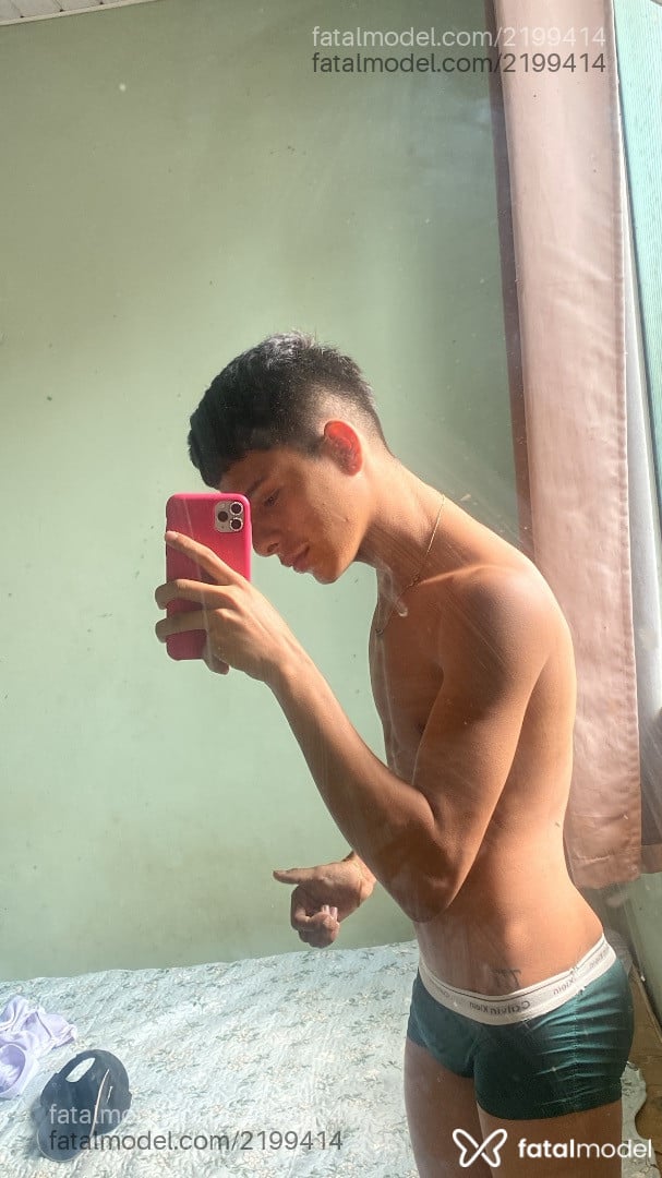 Acompanhante homem com cabelo castanho de olhos castanhos em Belém Acompanhante homem com cabelo castanho de olhos castanhos em Belém - Angell