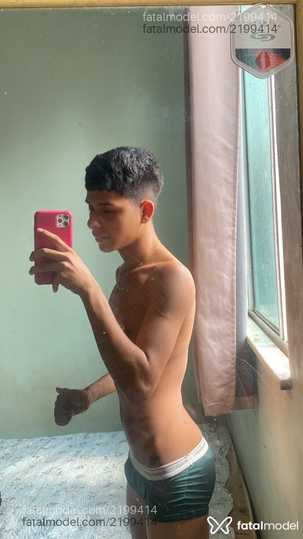 Acompanhante homem com cabelo castanho de olhos castanhos em Belém Acompanhante homem com cabelo castanho de olhos castanhos em Belém - Angell