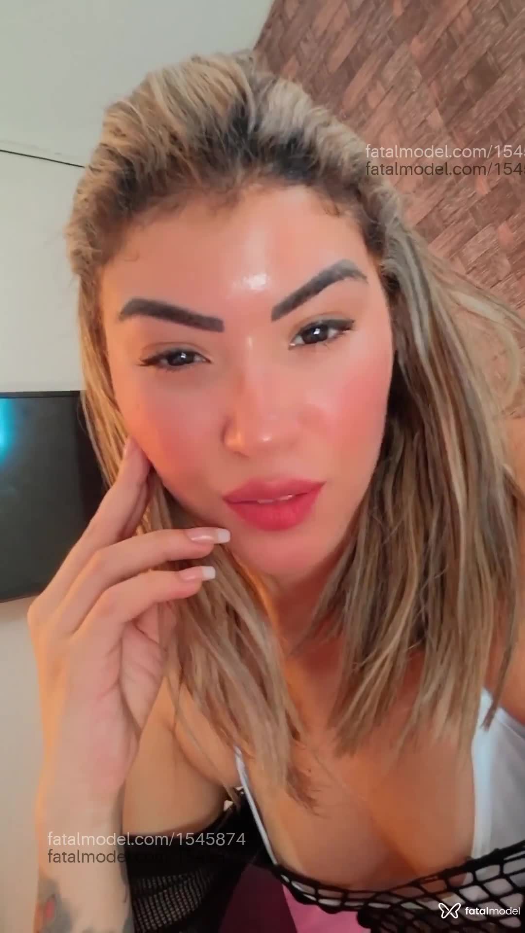 Acompanhante mulher loira (o) de olhos pretos em Virtual - Samira Mayer