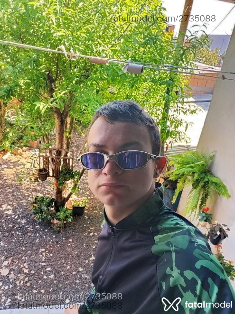 Acompanhante homem com cabelo castanho de olhos verdes em Virtual Acompanhante homem com cabelo castanho de olhos verdes em Virtual - Gustavo