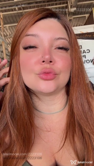 Acompanhante mulher ruiva (o) de olhos castanhos em Três Lagoas - Mirela Salles