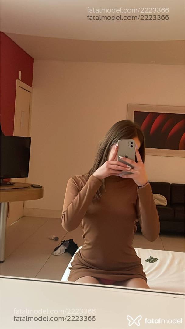 Acompanhante mulher com cabelo castanho de olhos mel em São José Acompanhante mulher com cabelo castanho de olhos mel em São José - Nathalia