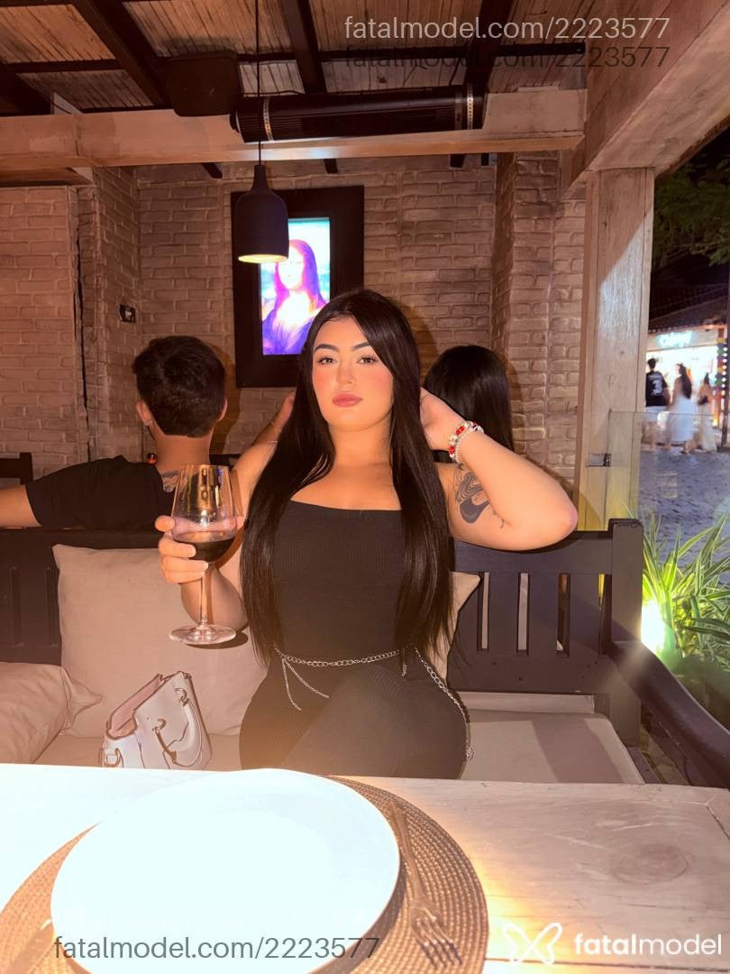 Acompanhante mulher morena (o) de olhos castanhos - Sofia