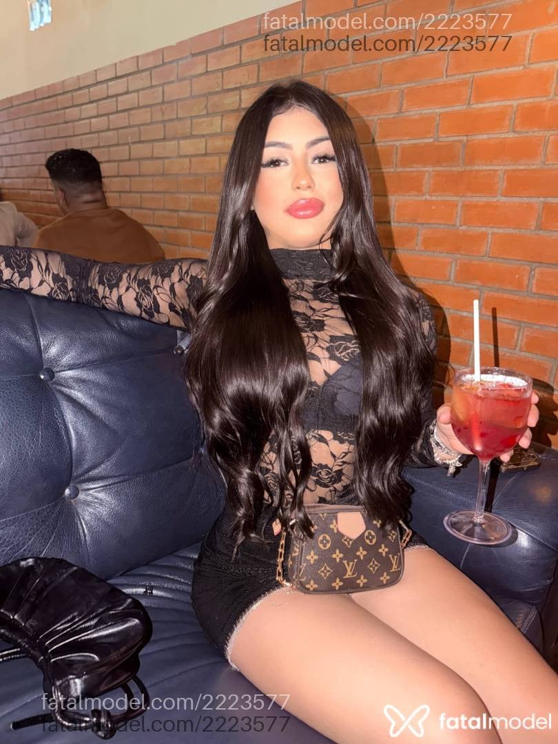 Acompanhante mulher morena (o) de olhos castanhos - Sofia