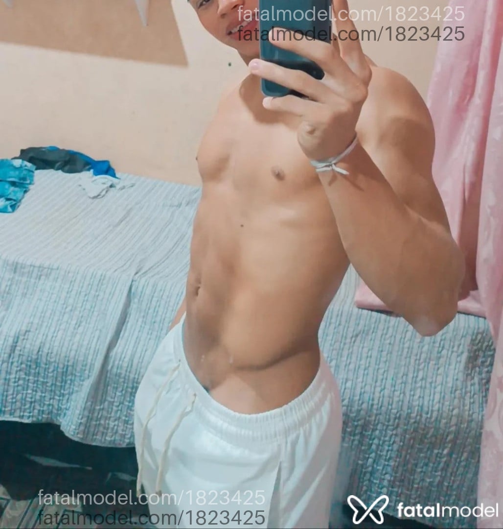 Acompanhante homem com cabelo castanho de olhos castanhos em Castanhal Acompanhante homem com cabelo castanho de olhos castanhos em Castanhal - Santos