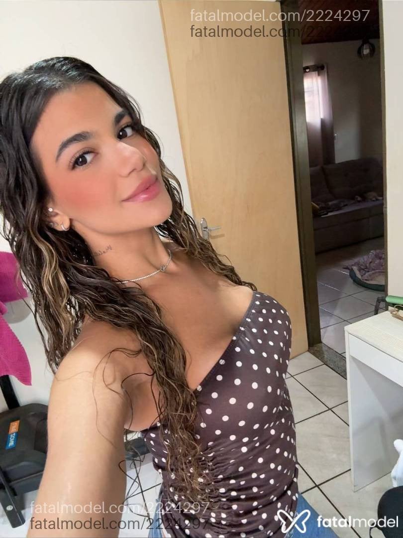 Acompanhante mulher com cabelo castanho de olhos castanhos em Bauru - Laura