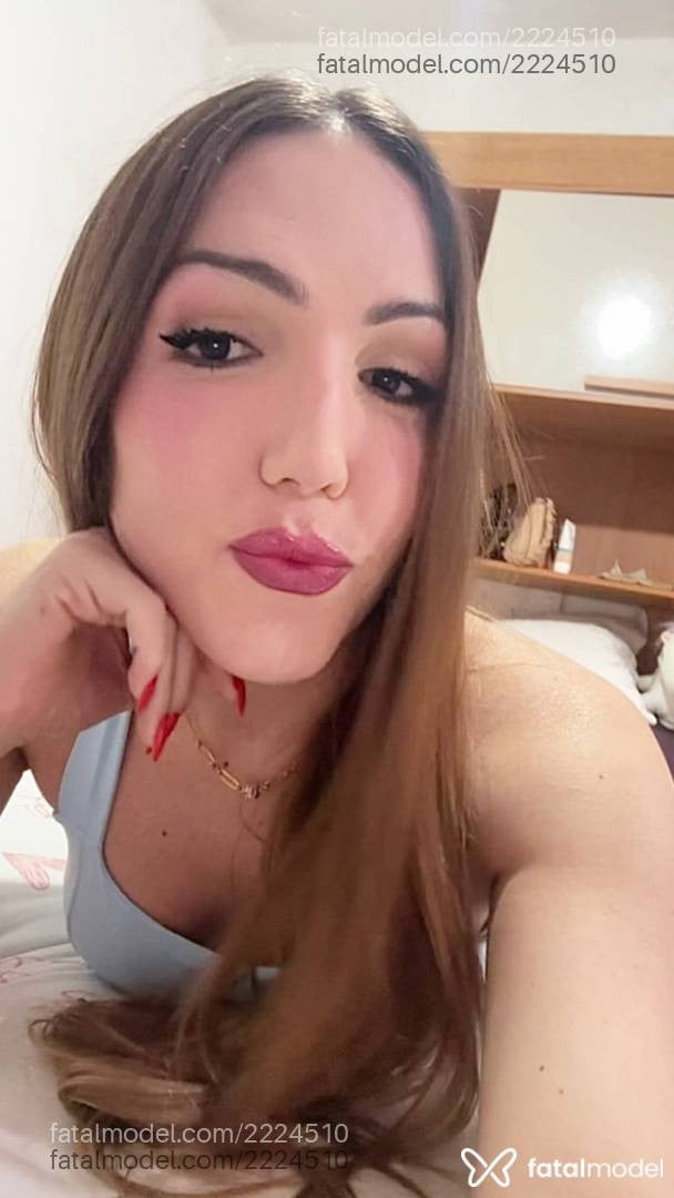 Acompanhante mulher trans com cabelo castanho de olhos pretos em São Paulo - Karla