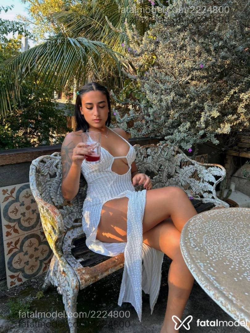 Acompanhante mulher morena (o) de olhos castanhos em Armação dos Búzios - Larissa Peres