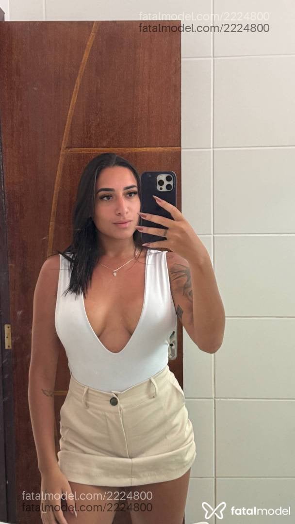 Acompanhante mulher morena (o) de olhos castanhos em Armação dos Búzios - Larissa Peres