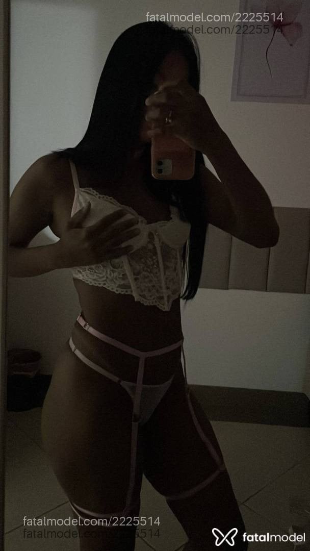 Acompanhante mulher morena (o) de olhos castanhos - Yara