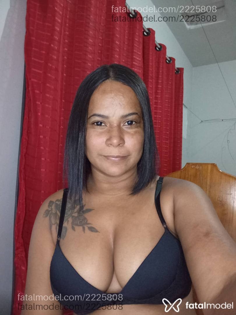 Acompanhante mulher morena (o) de olhos pretos - Rafaela Menezes