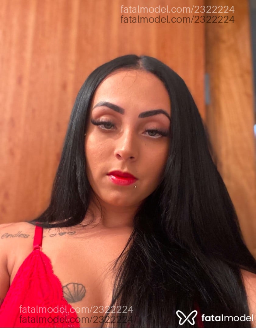 Acompanhante mulher morena (o) de olhos verdes - Mavie