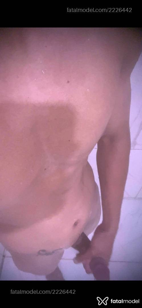 Acompanhante homem com cabelo castanho de olhos castanhos - Vinicius
