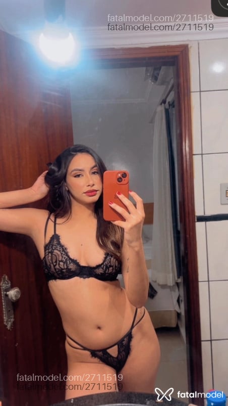 Acompanhante mulher com cabelo castanho de olhos castanhos - Jordana Diógenes