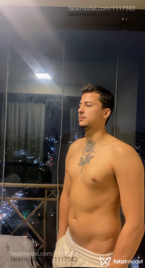 Acompanhante homem com cabelo castanho de olhos castanhos em São Paulo - João lucas