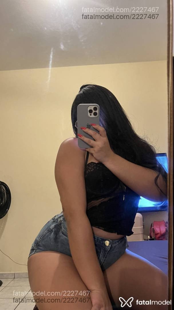Acompanhante mulher trans morena (o) de olhos pretos - Rilary