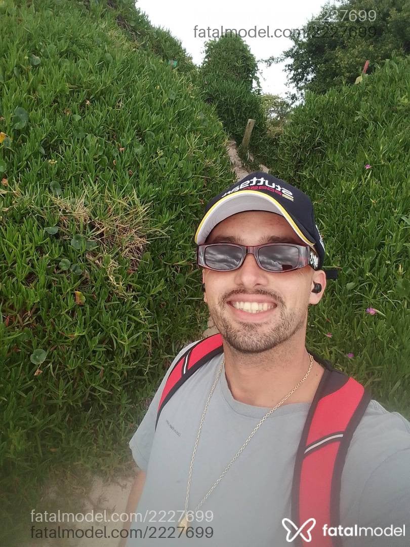 Acompanhante homem com cabelo castanho de olhos verdes em Florianópolis - Marcos