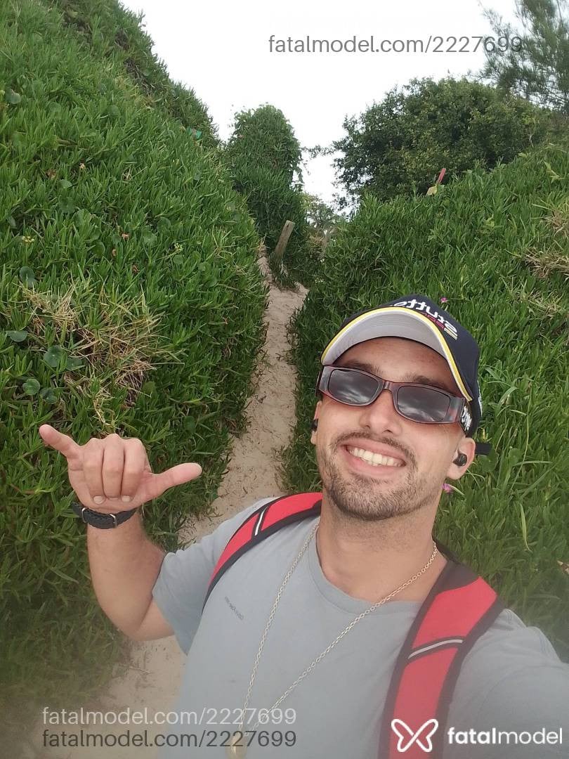 Acompanhante homem com cabelo castanho de olhos verdes em Florianópolis - Marcos