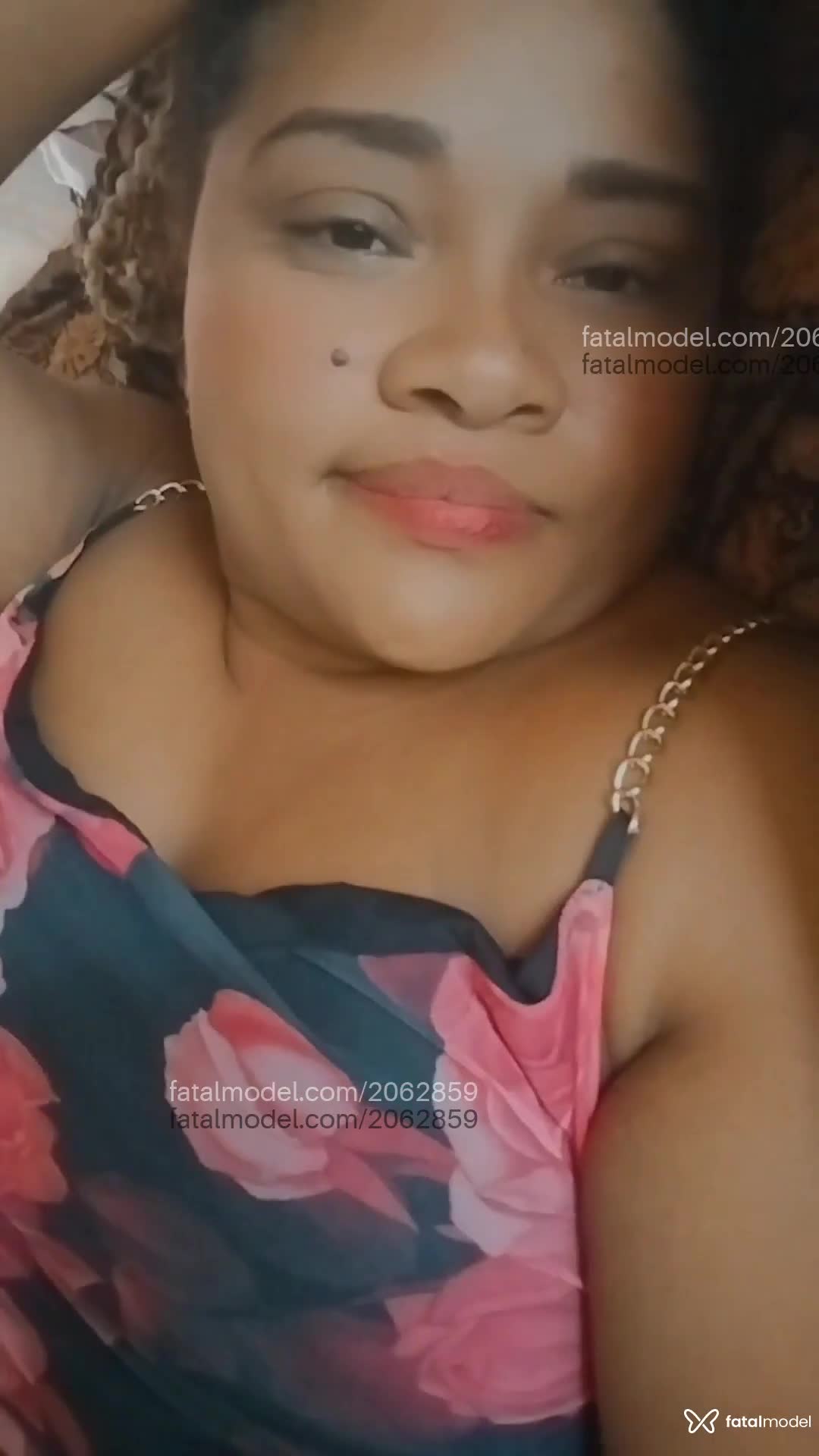 Acompanhante mulher loira (o) de olhos castanhos - Jéssica IP