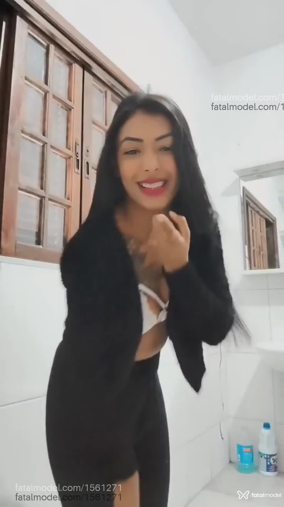 Acompanhante mulher morena (o) de olhos pretos em Suzano - Bruninha