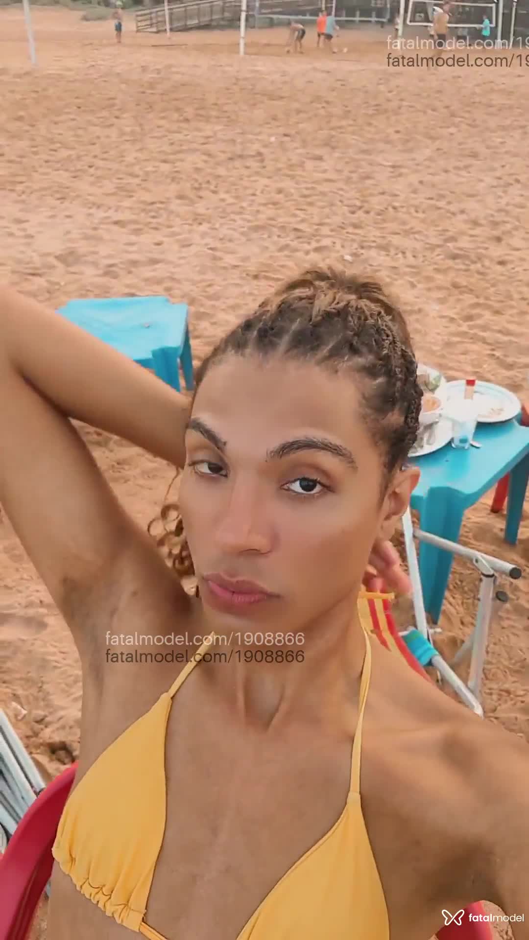 Acompanhante não-binário com cabelo castanho de olhos castanhos em Cuiabá Acompanhante não-binário com cabelo castanho de olhos castanhos em Cuiabá - Fer