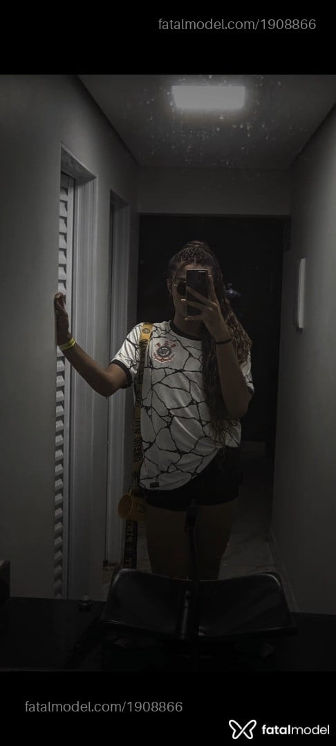 Acompanhante não-binário com cabelo castanho de olhos castanhos em Cuiabá Acompanhante não-binário com cabelo castanho de olhos castanhos em Cuiabá - Fer