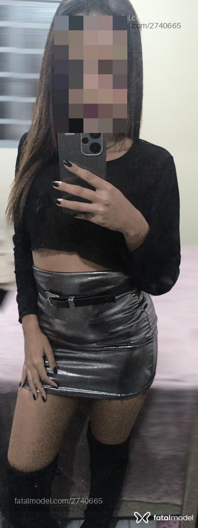 Acompanhante mulher com cabelo castanho de olhos castanhos - Zara Acompanhante mulher com cabelo castanho de olhos castanhos - Zara