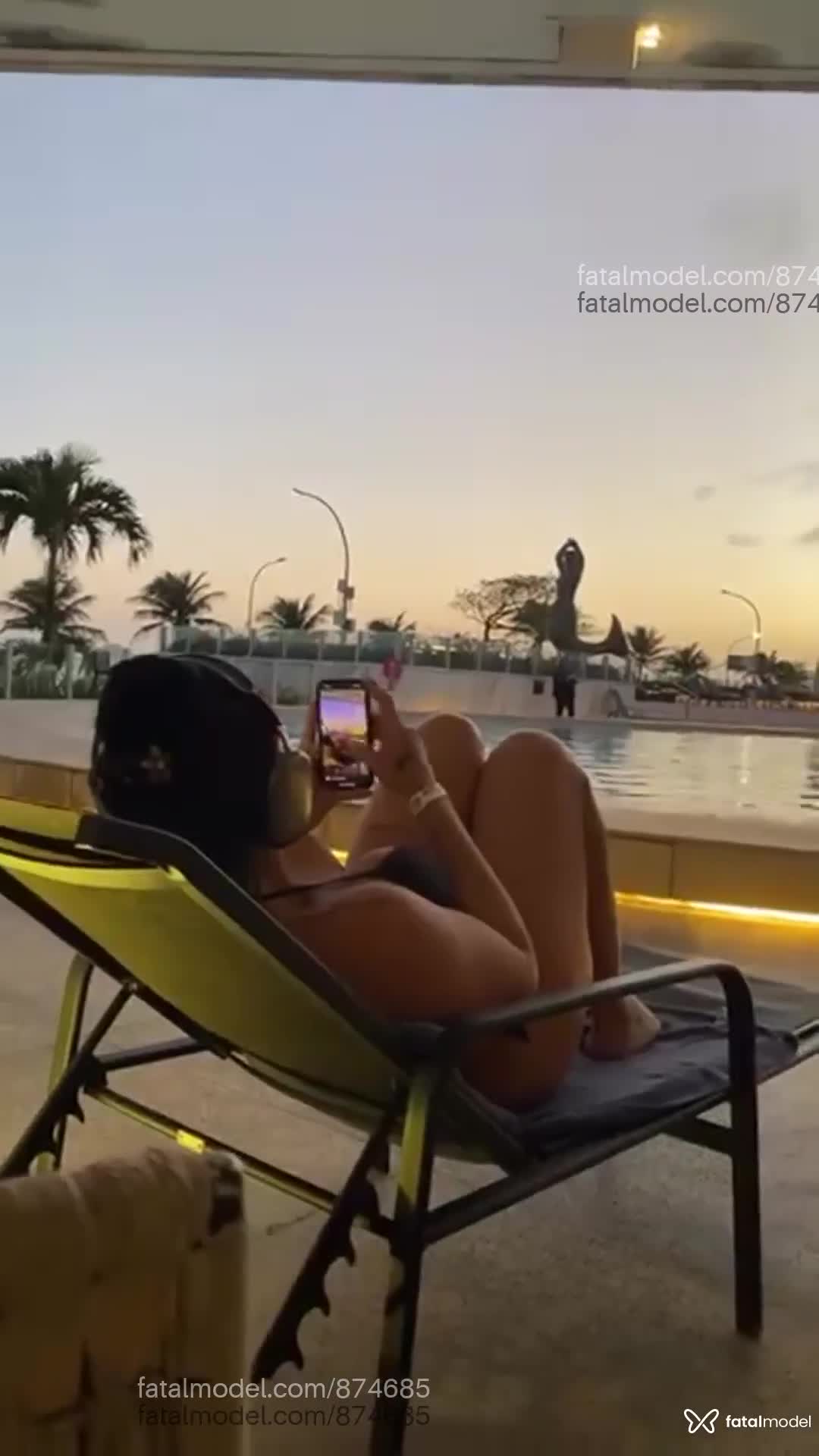 Acompanhante mulher morena (o) de olhos verdes - Jiulia Acompanhante mulher morena (o) de olhos verdes - Jiulia
