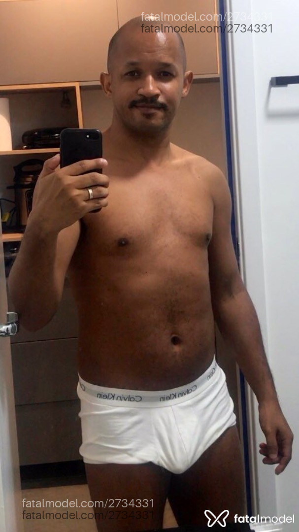 Acompanhante homem sem cabelo de olhos castanhos em Maricá - Black Jay