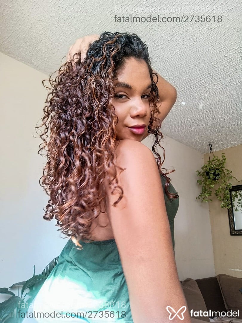Acompanhante mulher trans com cabelo castanho de olhos castanhos em Mogi das Cruzes - Wanessinha