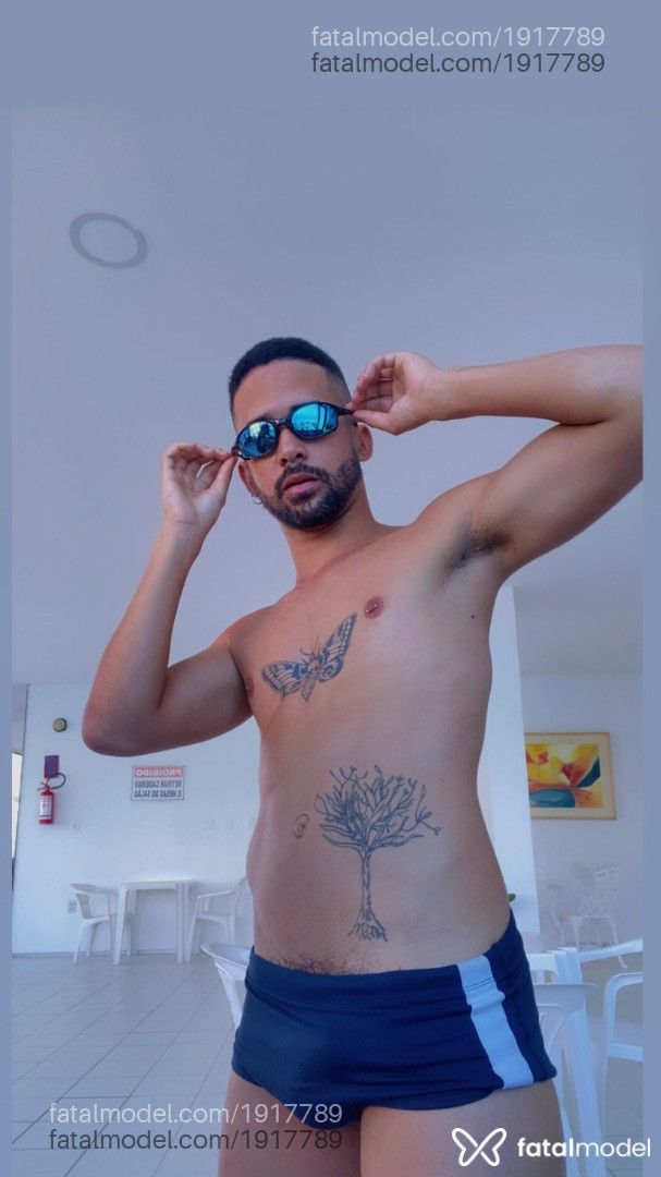Acompanhante homem com cabelo castanho de olhos castanhos em Maringá - Henrique Mathias