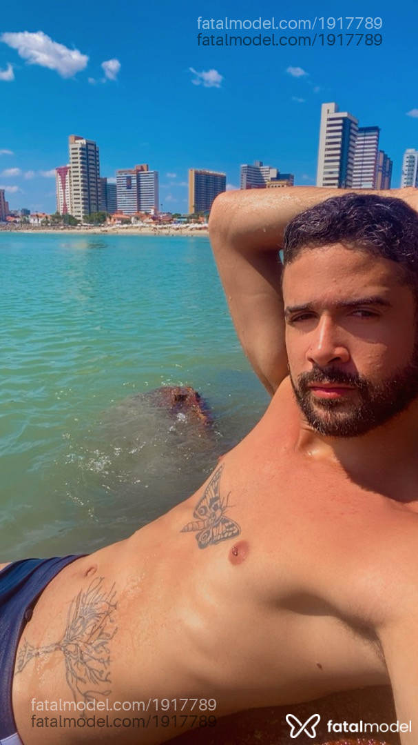 Acompanhante homem com cabelo castanho de olhos castanhos em Maringá - Henrique Mathias