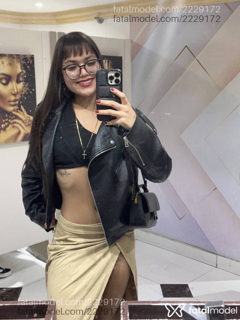 Acompanhante mulher morena (o) de olhos pretos em Rio de Janeiro Acompanhante mulher morena (o) de olhos pretos em Rio de Janeiro - Yara Manauara