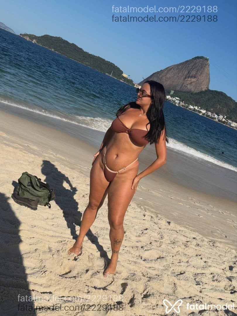 Acompanhante mulher morena (o) de olhos mel - Alicia Alves