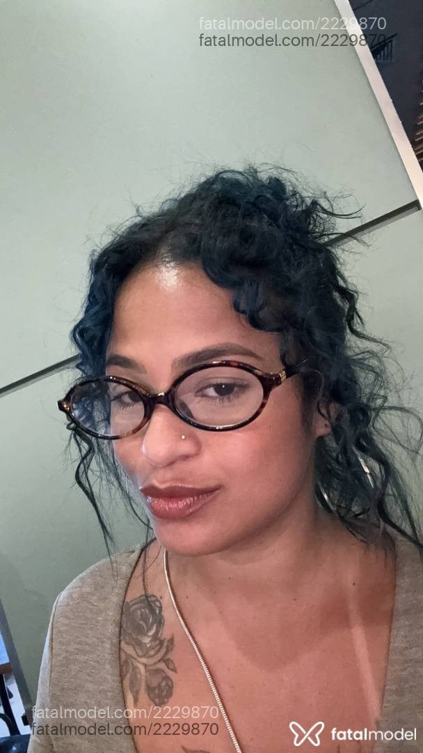 Acompanhante mulher com cabelo colorido de olhos castanhos em Itatiba Acompanhante mulher com cabelo colorido de olhos castanhos em Itatiba - Mallu