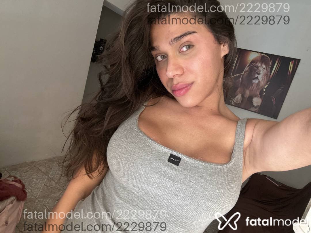 Acompanhante mulher trans com cabelo castanho de olhos mel em Volta Redonda - Stella Lauren