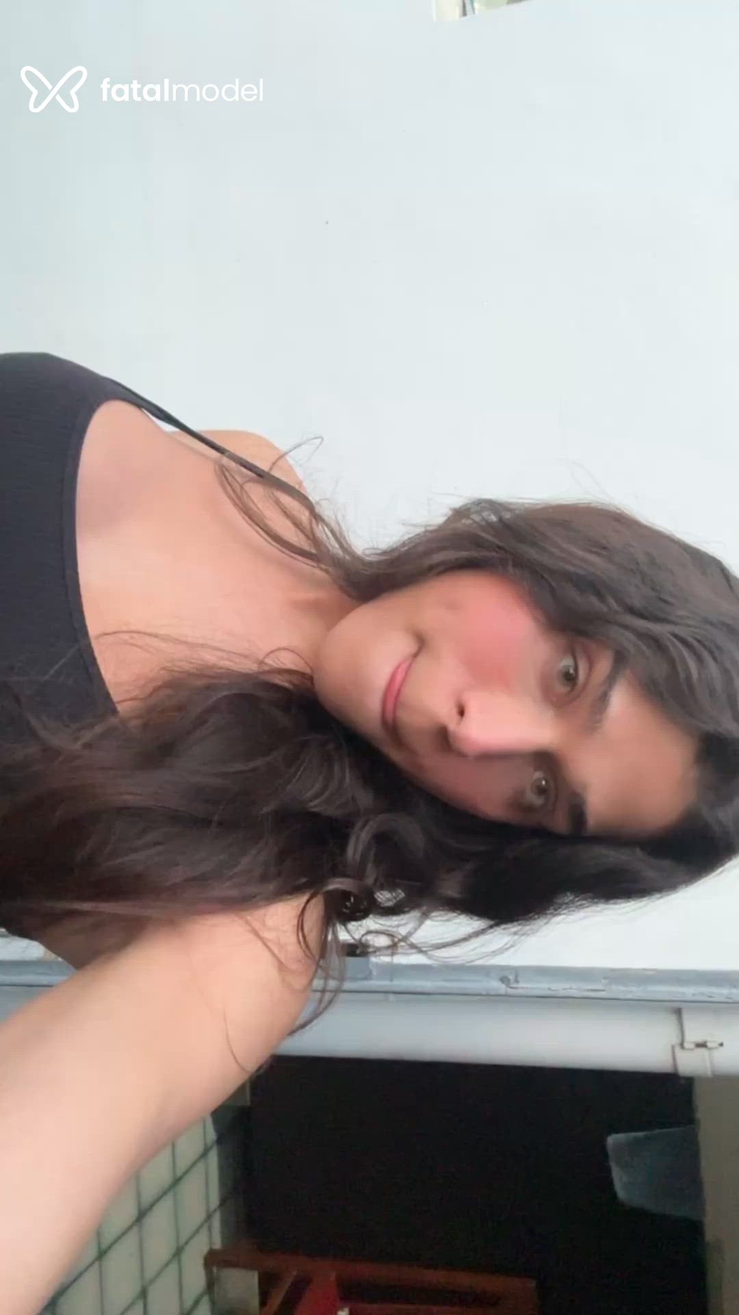 Acompanhante mulher trans com cabelo castanho de olhos mel - ísis