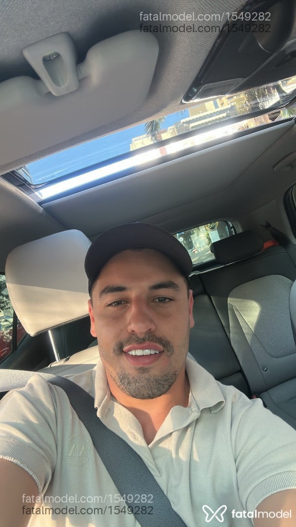 Acompanhante homem com cabelo castanho de olhos castanhos em Novo Hamburgo Acompanhante homem com cabelo castanho de olhos castanhos em Novo Hamburgo - Rafael