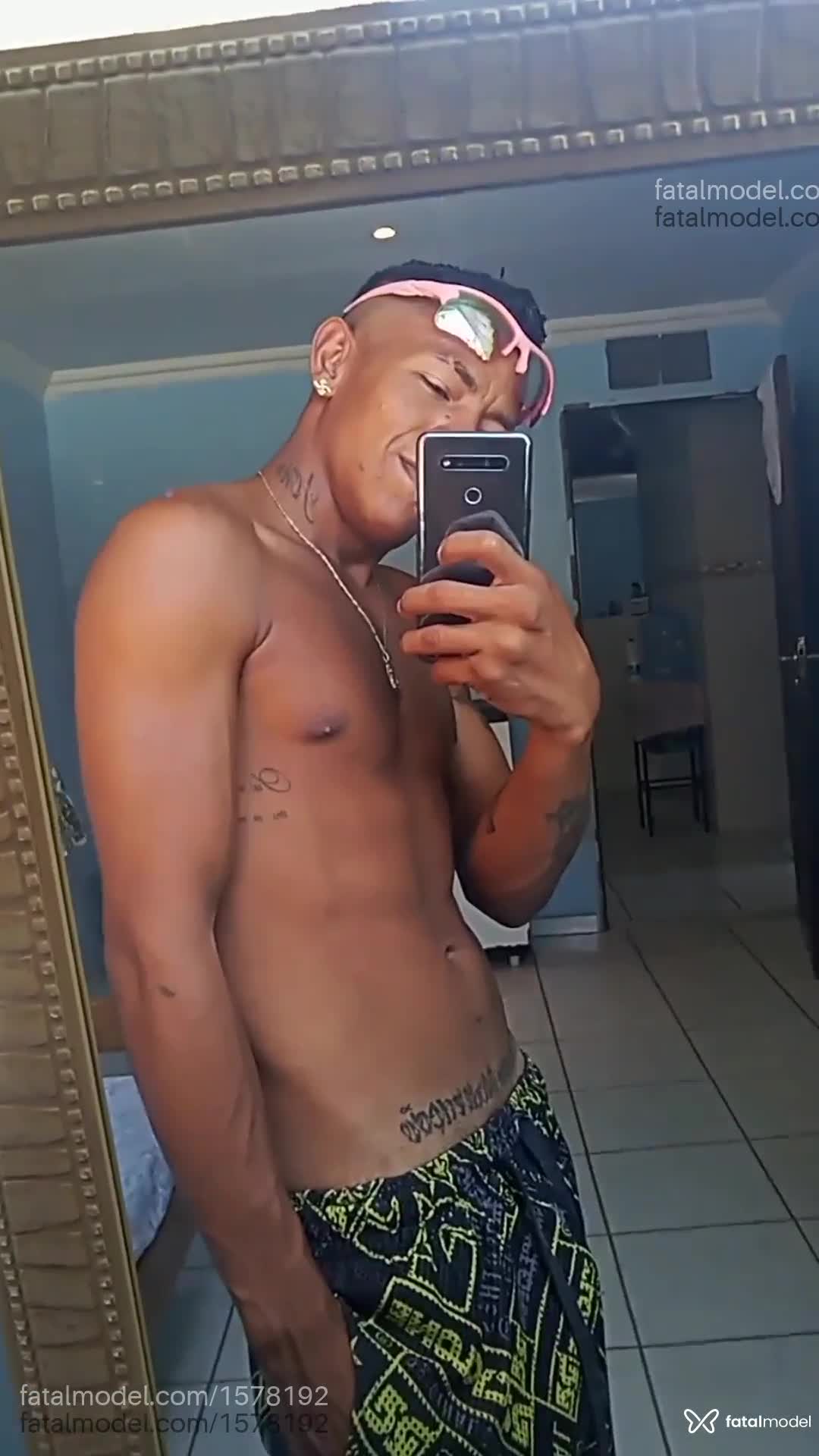 Acompanhante homem morena (o) de olhos castanhos - NEGAOPERNAS Acompanhante homem morena (o) de olhos castanhos - NEGAOPERNAS