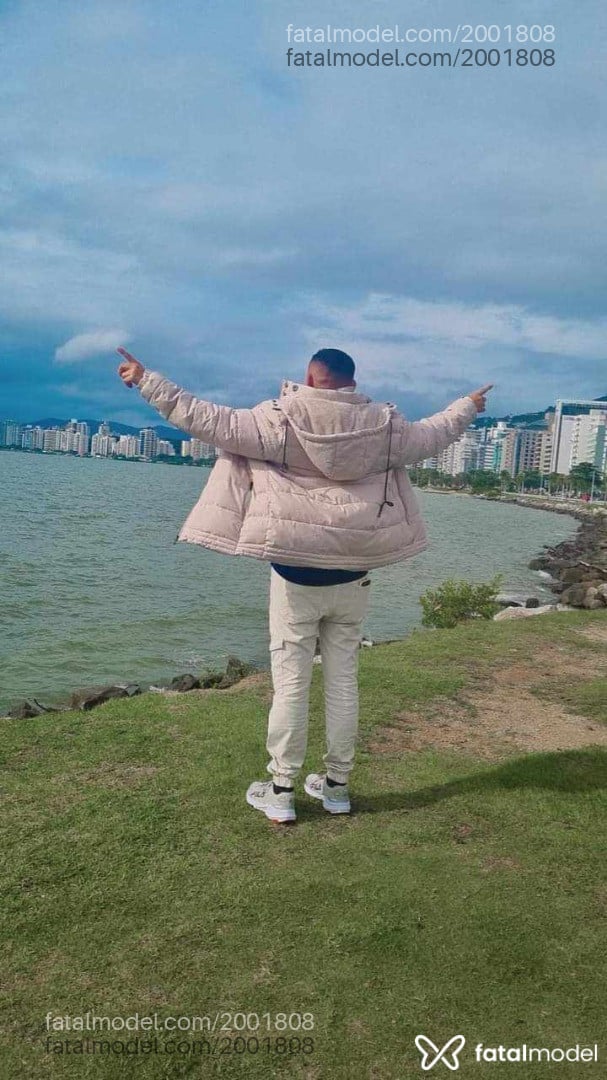 Acompanhante homem com cabelo castanho de olhos pretos em Itajaí - Ricardo