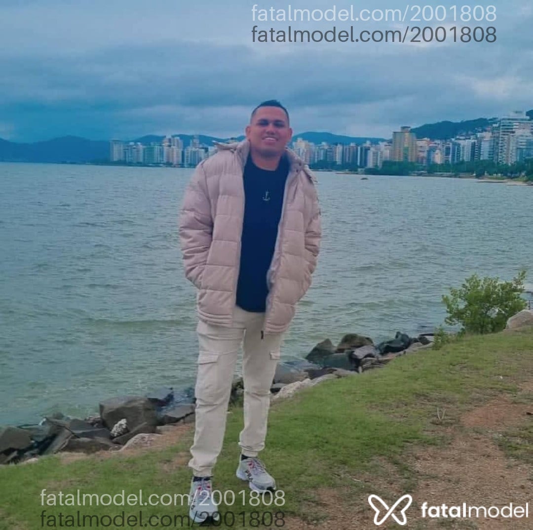Acompanhante homem com cabelo castanho de olhos pretos em Itajaí - Ricardo