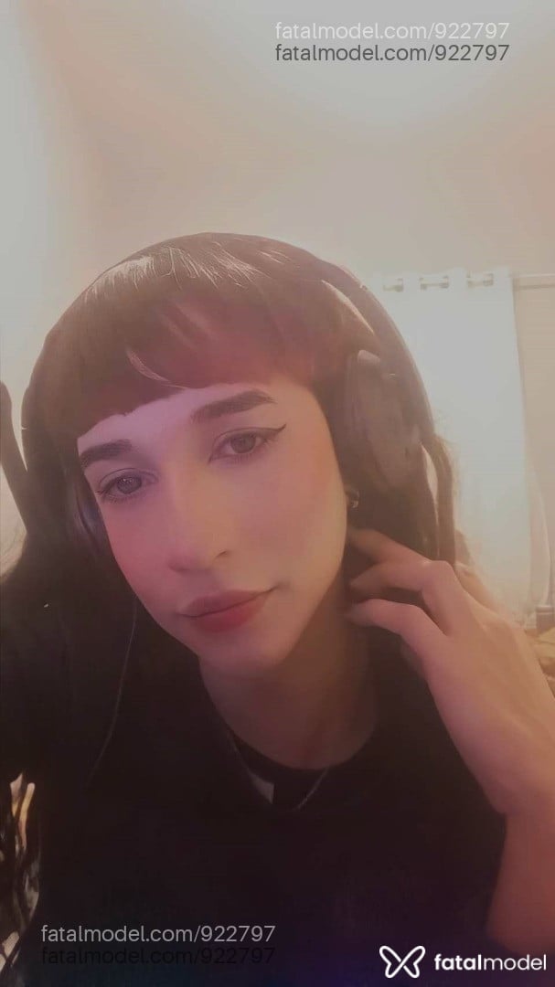 Acompanhante mulher trans com cabelo colorido de olhos castanhos em São João Batista - Maya Akame