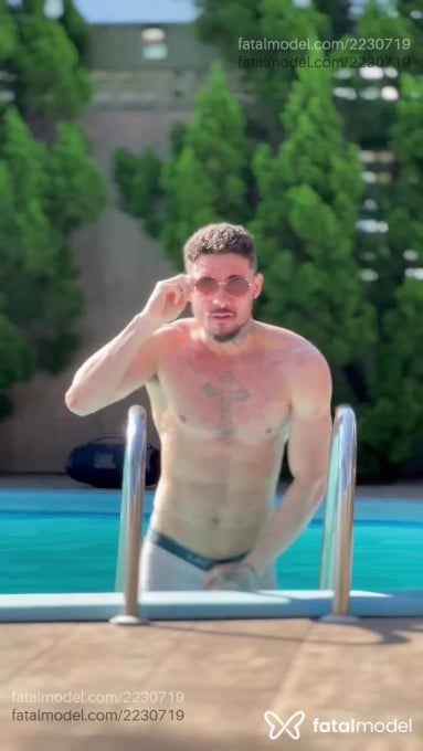 Acompanhante homem morena (o) de olhos pretos em Criciúma Acompanhante homem morena (o) de olhos pretos em Criciúma - Logan Leblanc