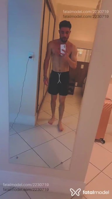 Acompanhante homem morena (o) de olhos pretos em Criciúma Acompanhante homem morena (o) de olhos pretos em Criciúma - Logan Leblanc