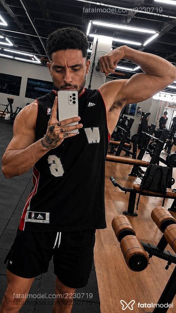 Acompanhante homem morena (o) de olhos pretos em Criciúma - Logan Leblanc