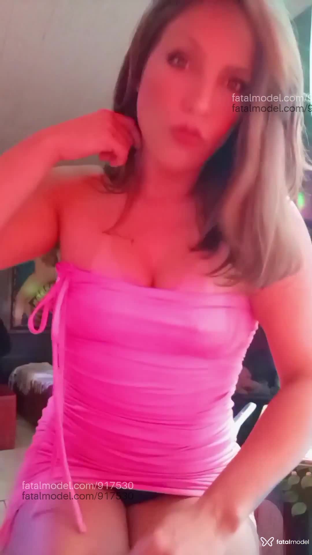Acompanhante mulher com cabelo castanho de olhos mel em Blumenau Acompanhante mulher com cabelo castanho de olhos mel em Blumenau - Gabi Mantovani