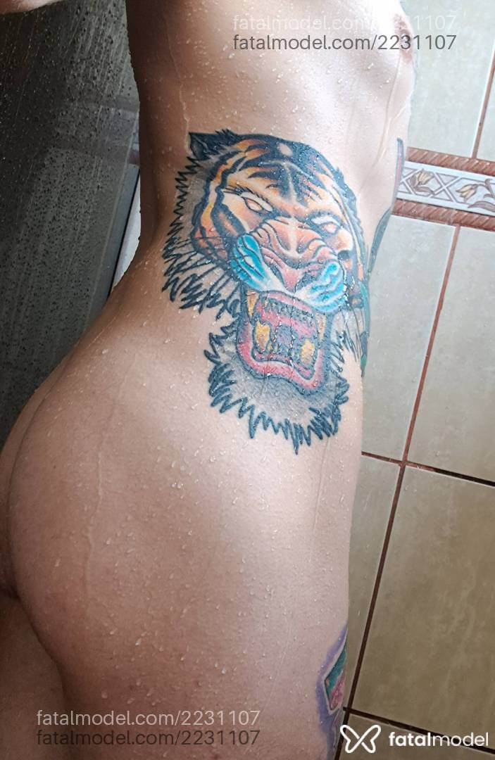Acompanhante mulher trans ruiva (o) de olhos castanhos - Vanessa
