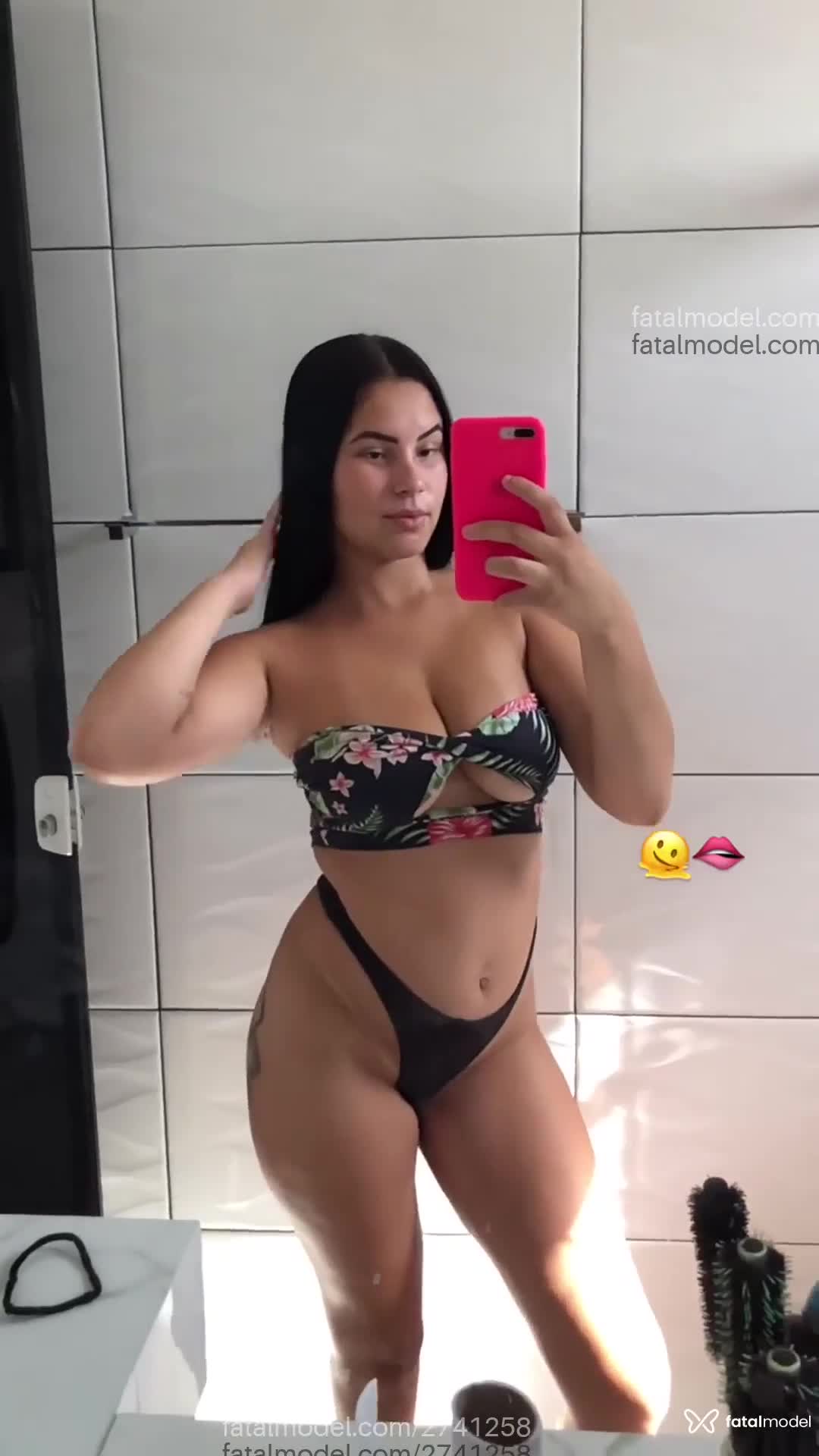 Acompanhante mulher morena (o) de olhos castanhos em Virtual - Julhi