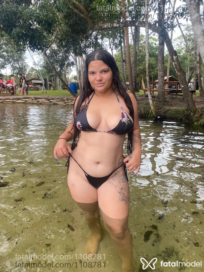 Acompanhante mulher com cabelo castanho de olhos castanhos em Sapezal - Natália